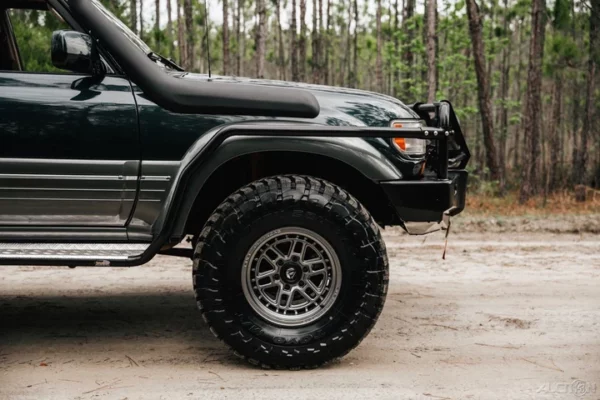 DOBINSONS SIDE STEPS AND RAILS FOR TOYOTA LAND CRUISER 80 SERIES (SR59-162)